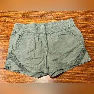 Prana shorts organic cotton with embroidery olive green size medium VGUC